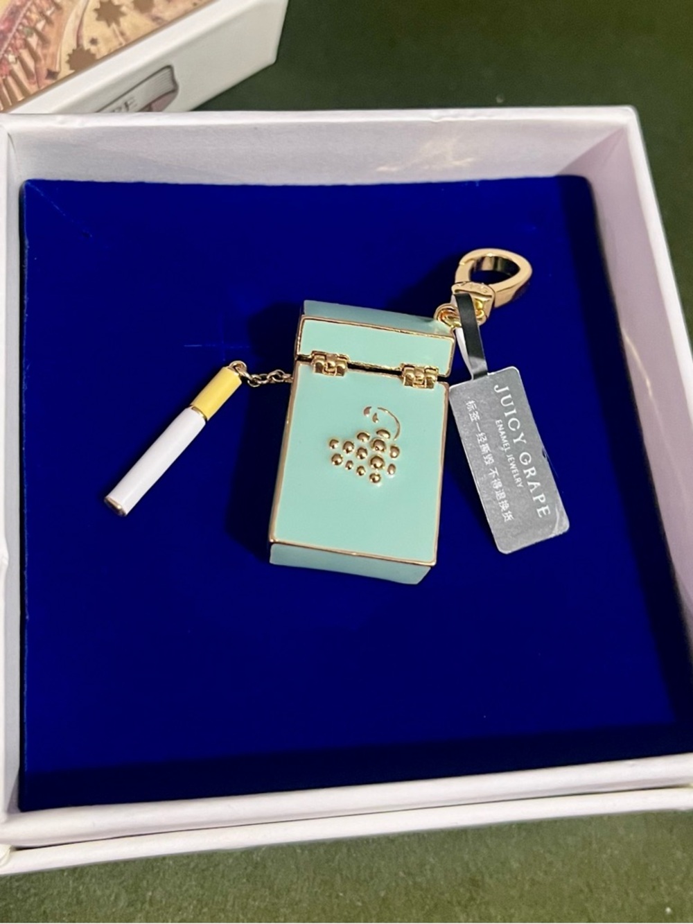 Juicy Grape Cigaratte Box Charm / Pendant with Opening Mechanism - Picture 3 of 15